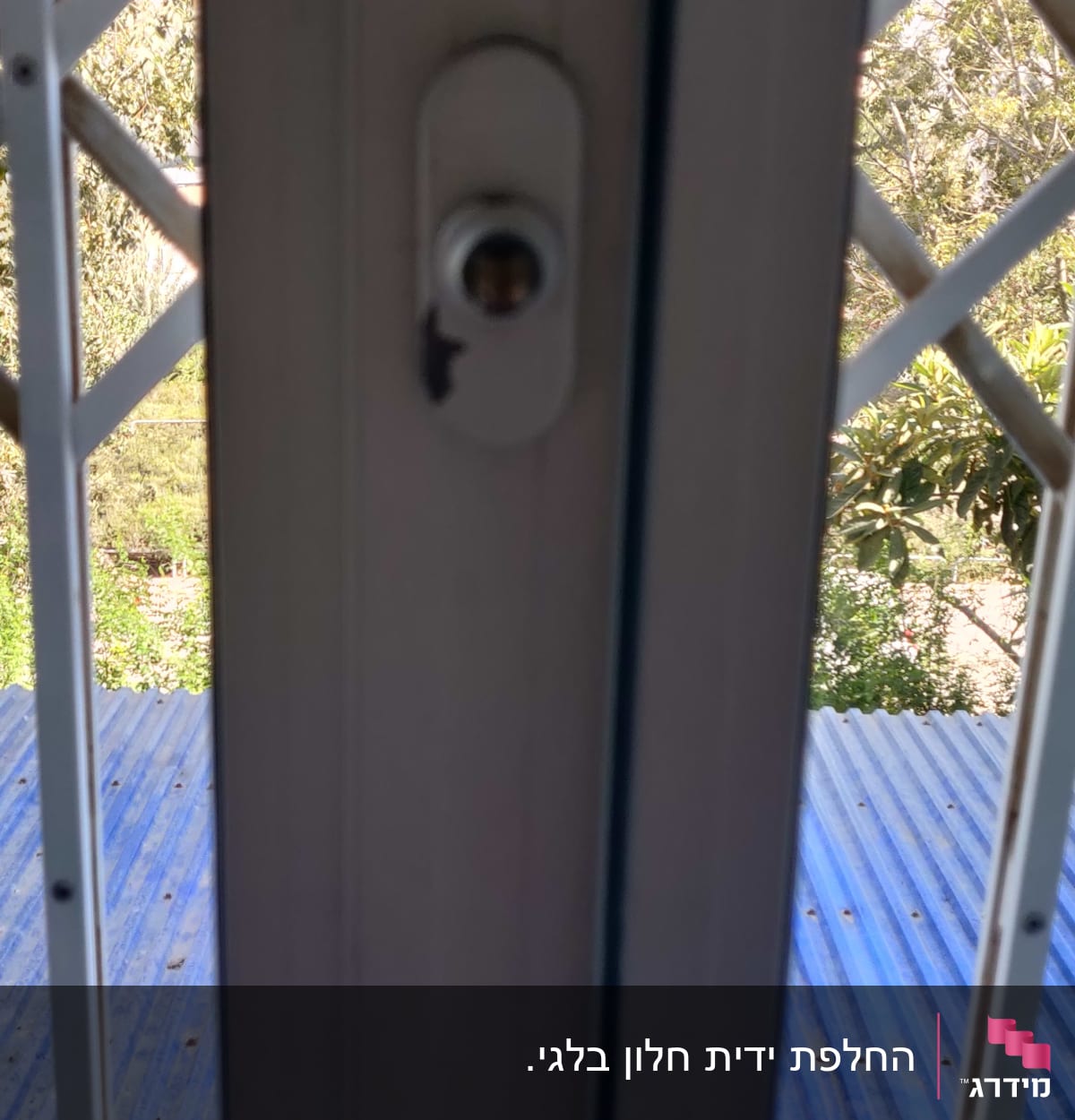 מסגרת אלומיניום עם מנעול חלון
